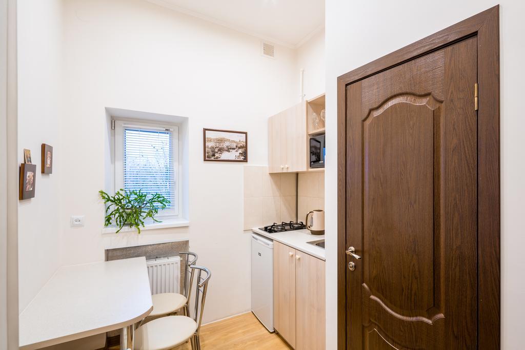 Apartment On Khmelnytskogo Street Львов Экстерьер фото