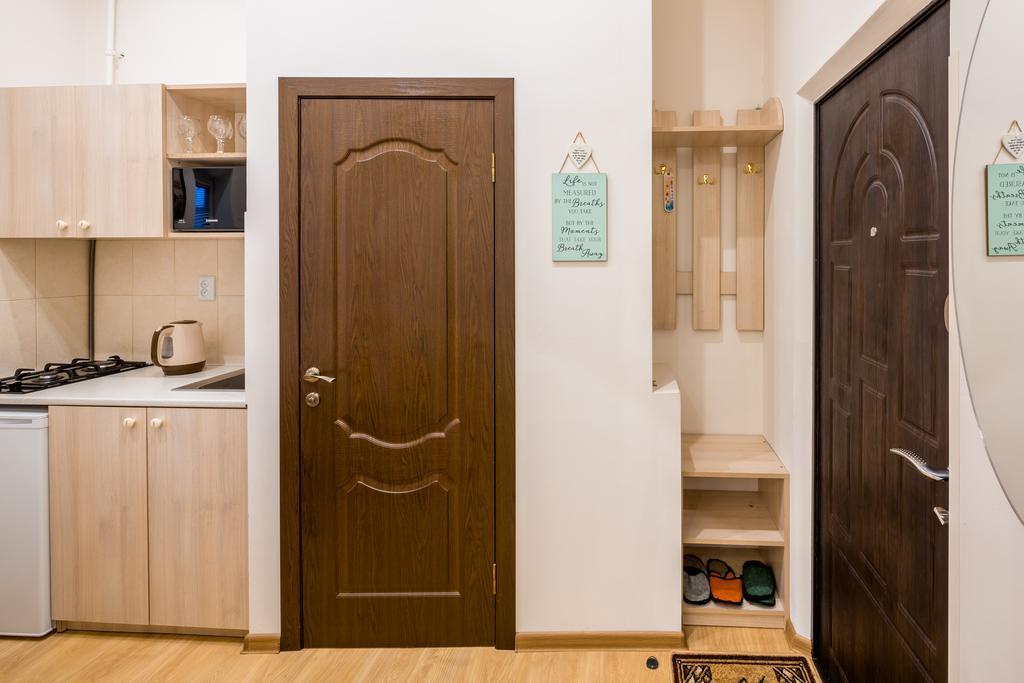 Apartment On Khmelnytskogo Street Львов Экстерьер фото